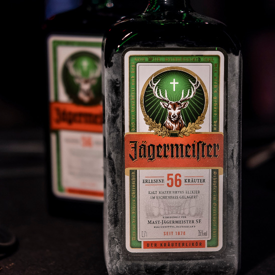 Jägermeister, La liqueur aux plantes classée 9ème alcool le plus consommé  au monde - Du Bruit Côté Cuisine